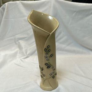 Pottery Tan  Tulip WrapVase with Flower Motif